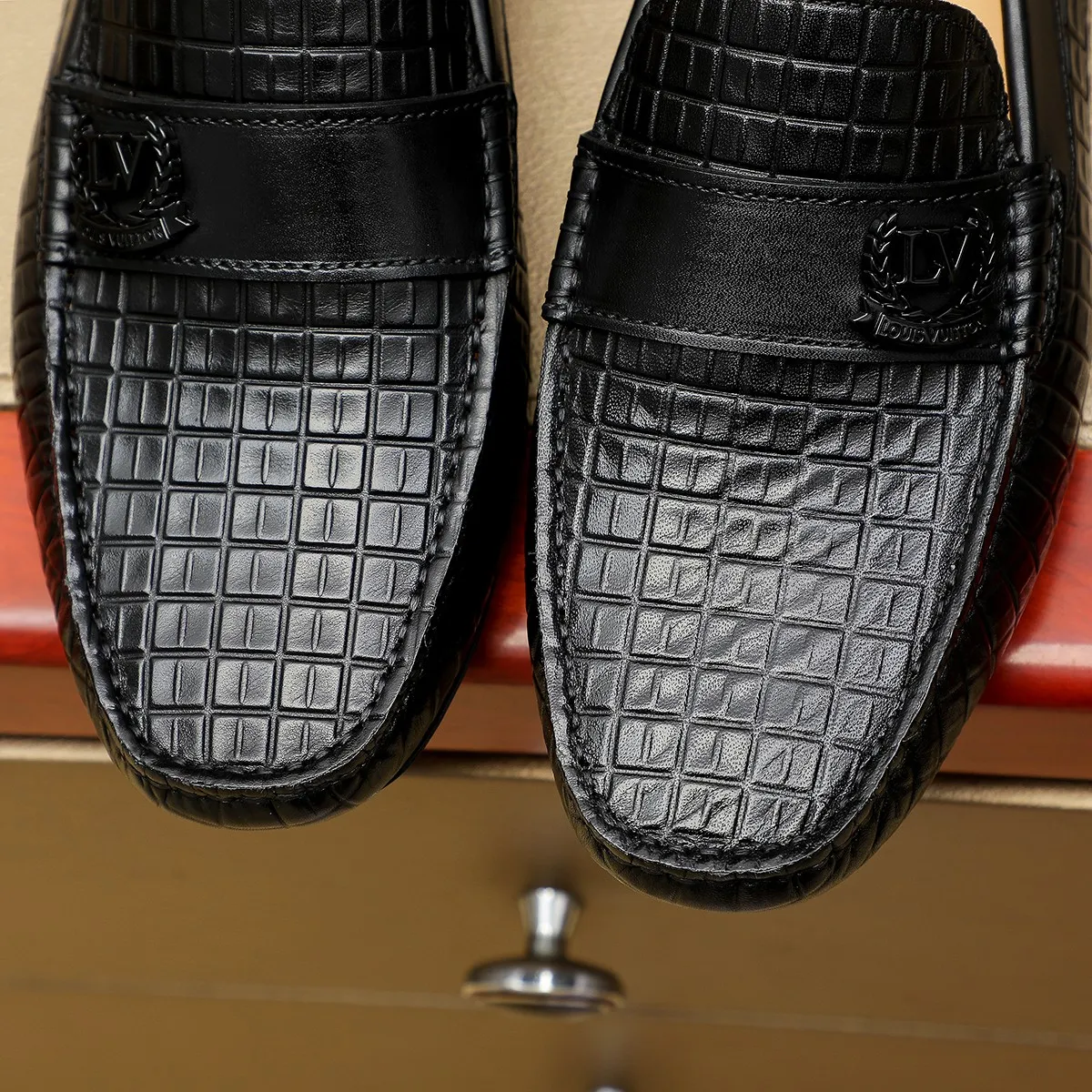 Men's shoes 💰360 💰 LV Louis Vuitton's top-quality Peaches men's shoes 💯Original copy of the official website, the upper is made of imported official website 1:1 material ❌Italian 🇮🇹 cowhide surface, imported pigskin lining. It’s definitely not made with ordinary craftsmanship, it’s the model used by celebrities! The factory’s craftsmanship is designed to create the most perfect shoes for trendy men! Colors available! 38-44 yards